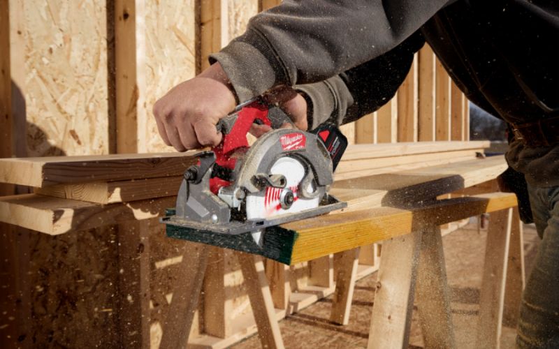 Máy cưa đĩa Milwaukee M18 FCS552-0
