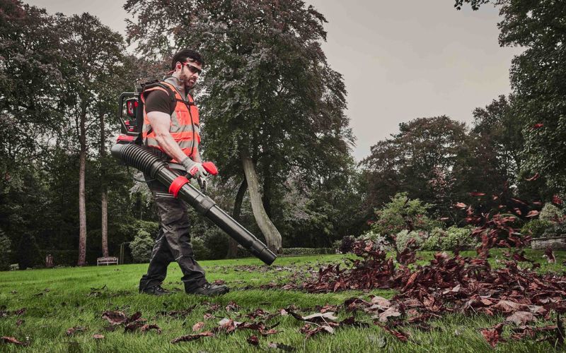 Máy thổi lá đeo lưng Milwaukee M18 F2BPB