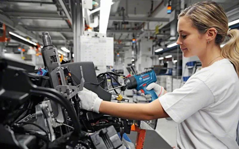 may-van-vit-dung-pin-bosch-exact-12v-2-670-2