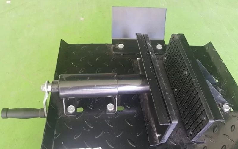 Xe nâng xe máy nhập khẩu giá tốt