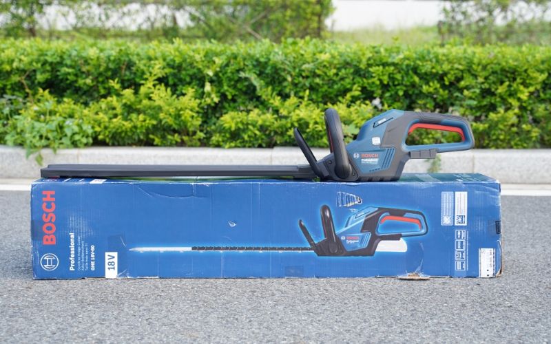 Máy cắt tỉa hàng rào dùng pin Bosch GHE 18V-60