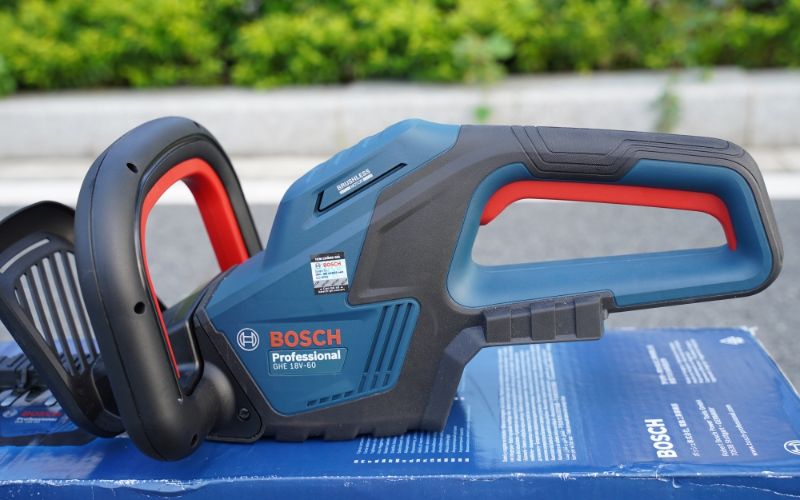 Máy cắt tỉa hàng rào dùng pin Bosch GHE 18V-60