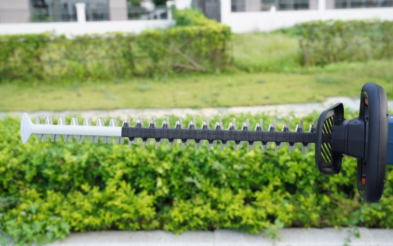 Máy cắt tỉa hàng rào dùng pin Bosch GHE 18V-60