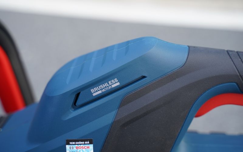 Máy cắt tỉa hàng rào dùng pin Bosch GHE 18V-60