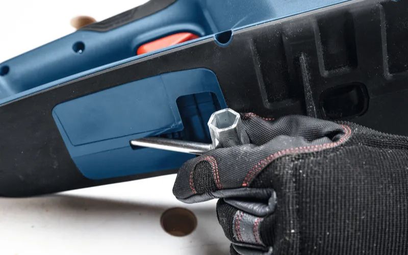 Máy cưa xích cầm tay Bosch GKE 18V-40