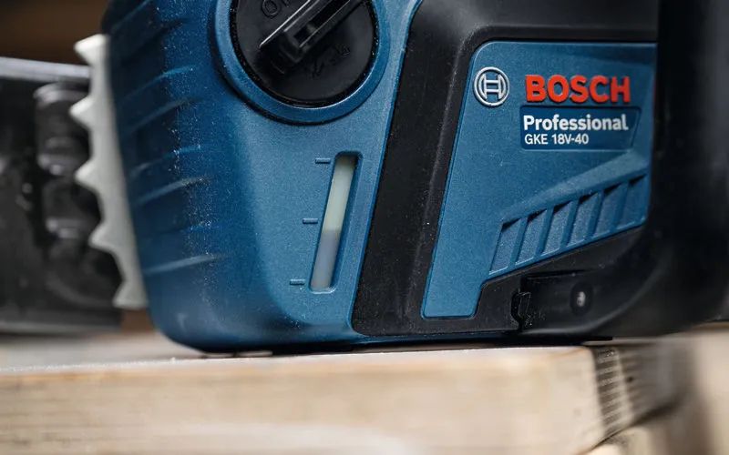 Máy cưa xích cầm tay Bosch GKE 18V-40
