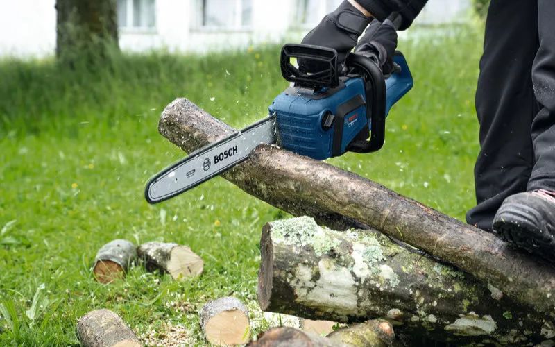 Máy cưa xích cầm tay Bosch GKE 18V-40