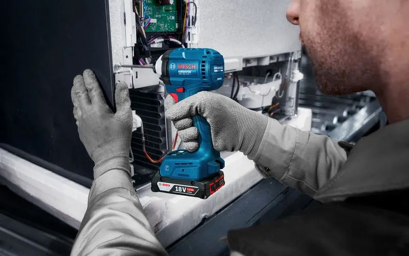 Máy siết bu lông dùng pin Bosch IDS 18V-125 T