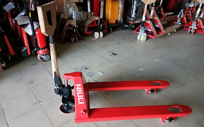 xe-nang-tay-thap niuli