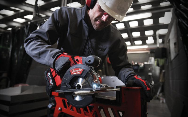 máy cắt kim loại pin-1